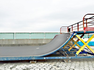鵠沼の黒いランプ スケートパーク
